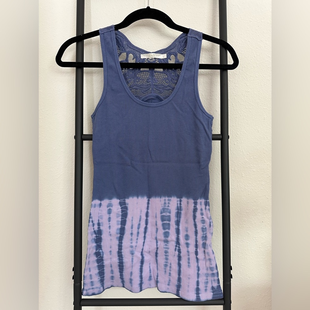 NWT)Tie dye tank top w/butterfly patch